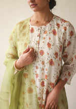 Load image into Gallery viewer, Ivory and Peach Floral Pintuck Kurta Set
