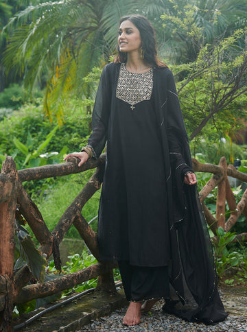 Black Dabka Embroidered Kurta Set