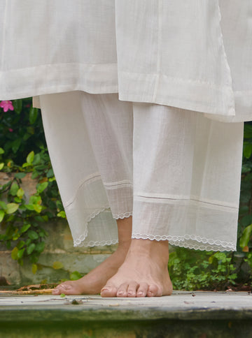 Ivory Scallop Embroidery Farshi