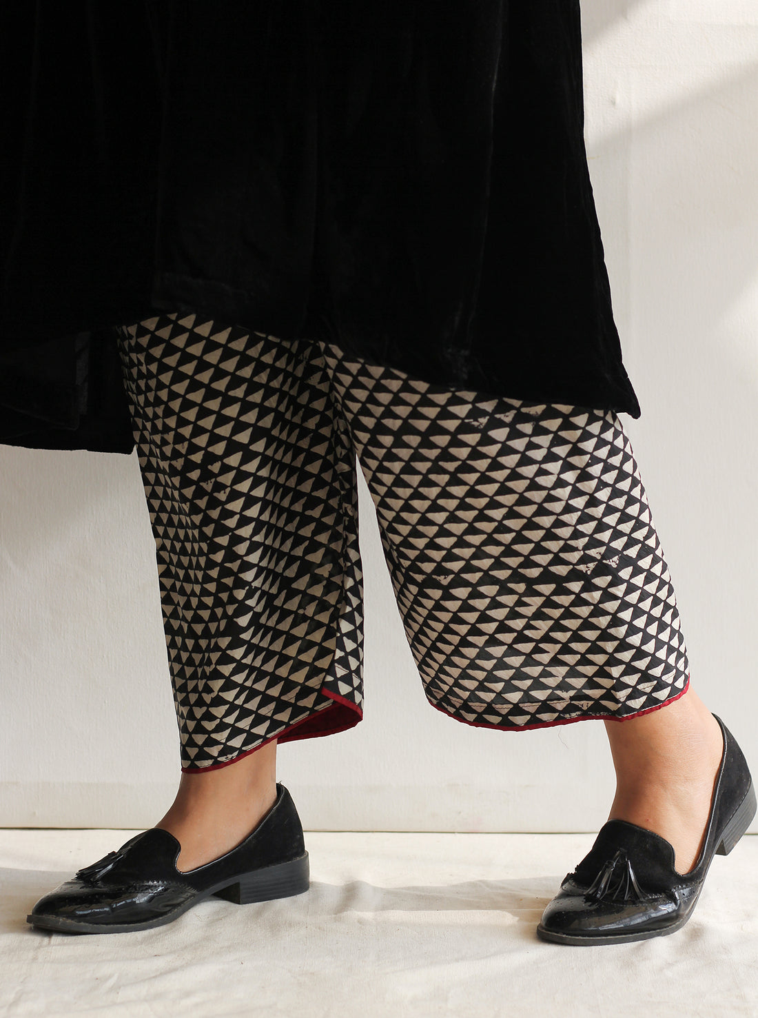 Black Geometric Print Silk Farshi