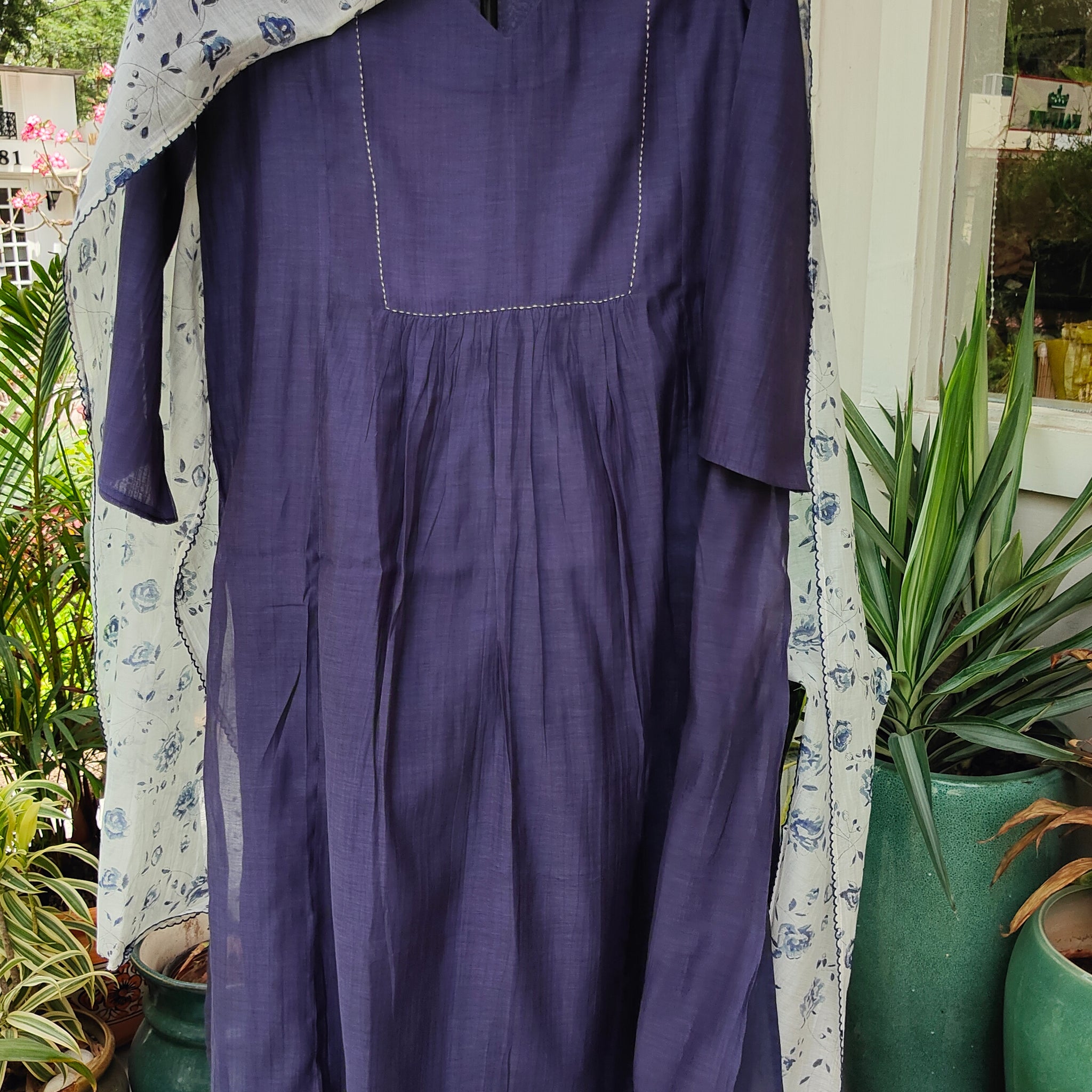 Indigo Basic Kurta Set with Floral Stole