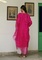 Load image into Gallery viewer, Fuchsia Embroidered Bandhani Kurta Set
