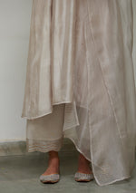 Load image into Gallery viewer, Ivory Scallop Embroidered Kurta Set
