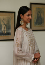 Load image into Gallery viewer, Ivory Kalidaar Embroidered Kurta Set
