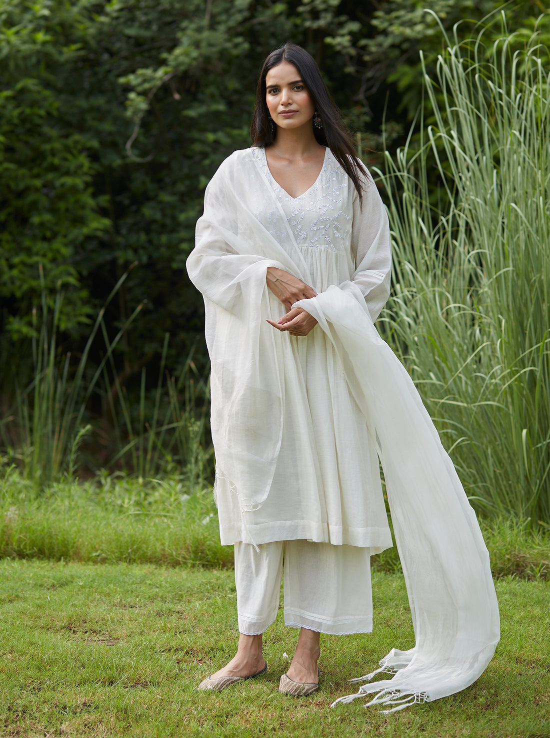 Ivory Floral Thread Embroidery Kurta Set